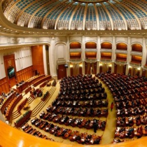 Le Sénat vote une loi contre la <I>propagande gay</I> - Roumanie 